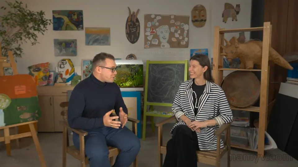 Таргетолог беседует с клиентом на рекламу